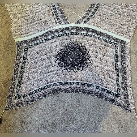 Ecoté sheer poncho with intricate patterns, beading and tassels - Picture 12 of 13